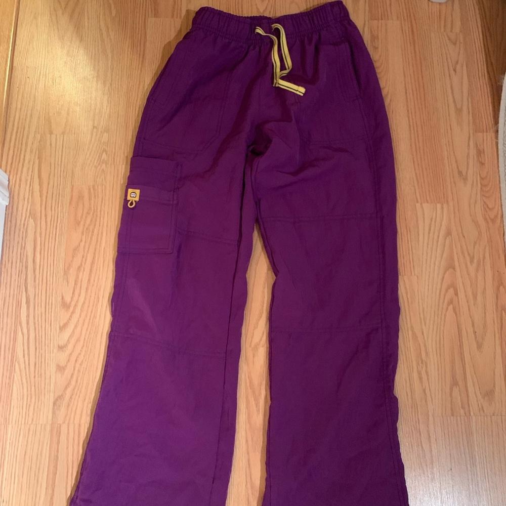 Wonder wink women’s S scrubs
